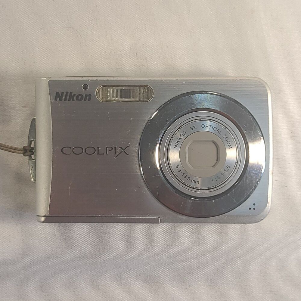 Nikon Coolpix S210 8MP Silver Compact Digital Camera 3x Zoom